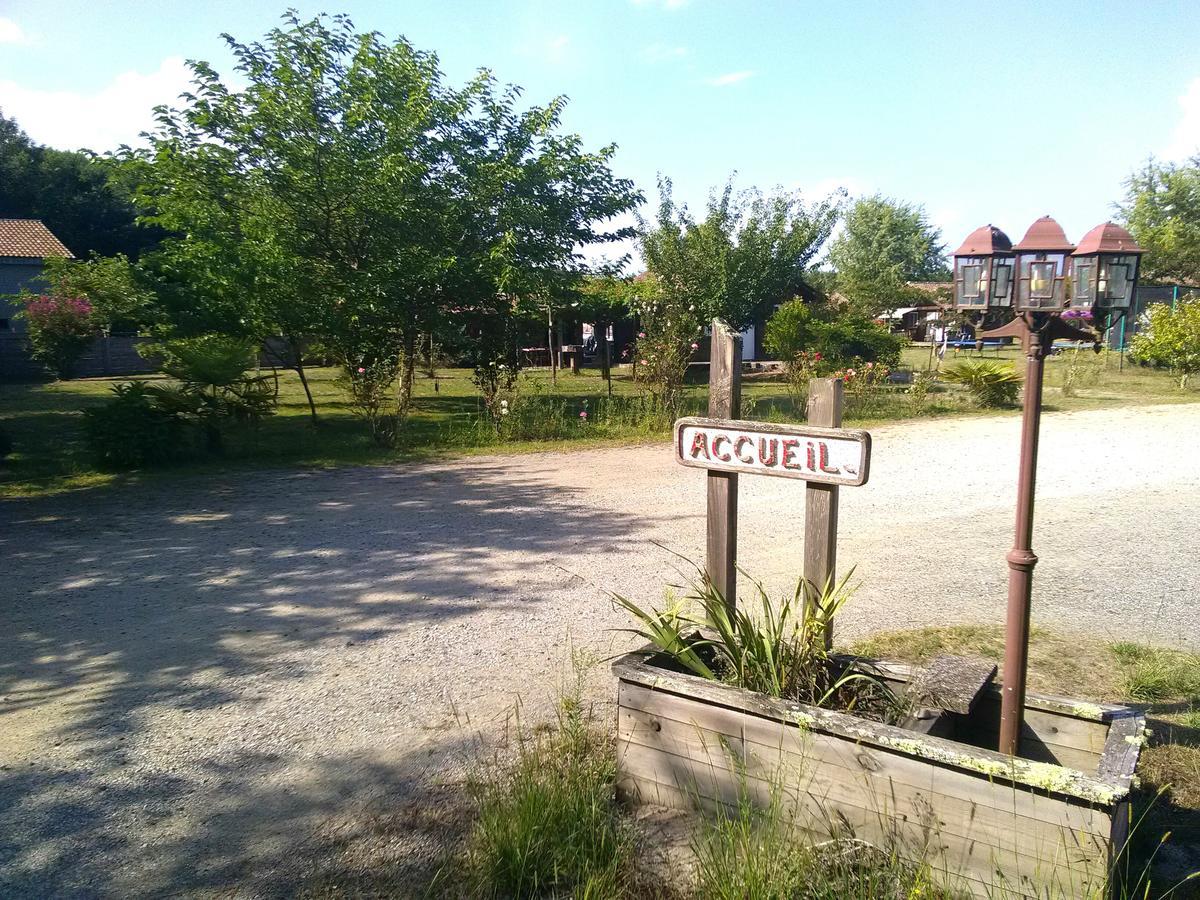 Camping Familial Les Chalets D'Uza Zewnętrze zdjęcie